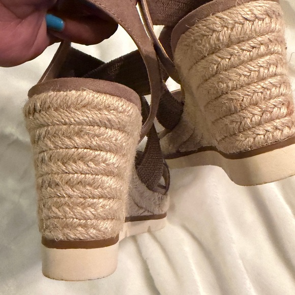 Kelly & Katie Tan Wedge Sandals - Picture 11 of 11